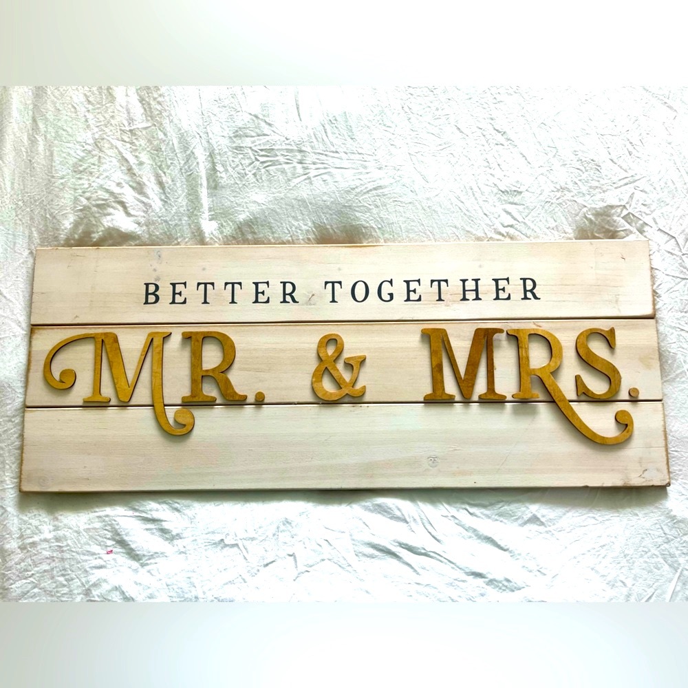 Mr and Mrs wood sign